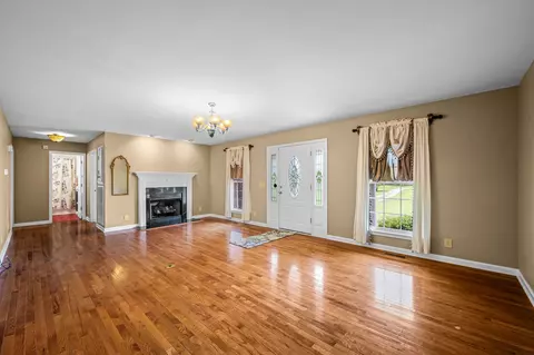 Living - 6218 H B Lee Rd, Springfield, TN 37172 photo 3 of 7