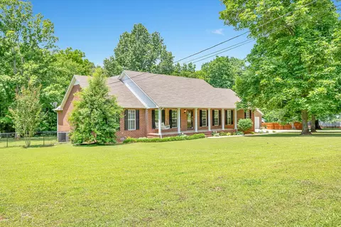 808 Mapleview Dr, Shelbyville, TN 37160
