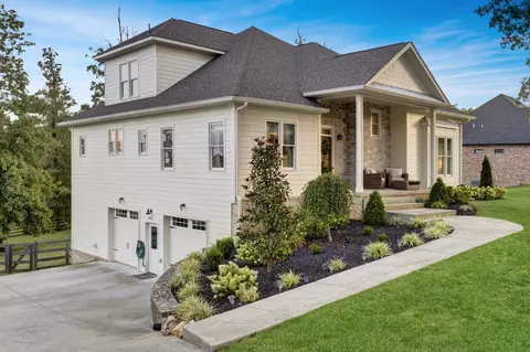 106 Inverness Dr, Burns, TN 37029