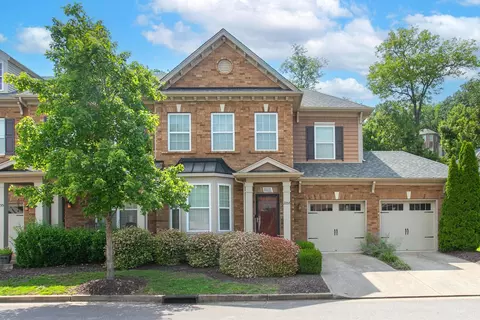 2057 Traemoor Village Dr, Nashville, TN 37209
