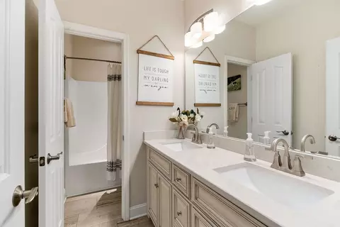 Bath - 197 Simons Blvd, Morrison, TN 37357 photo 1 of 8