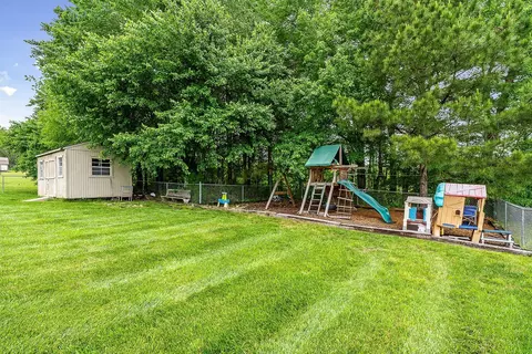 Exterior - 197 Simons Blvd, Morrison, TN 37357 photo 8 of 12