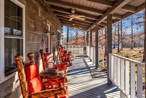 135 Countrywood Ln, Hohenwald, TN 38462