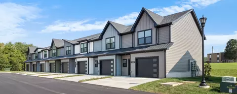 608 Jonathan Wade Cir, Clarksville, TN 37043