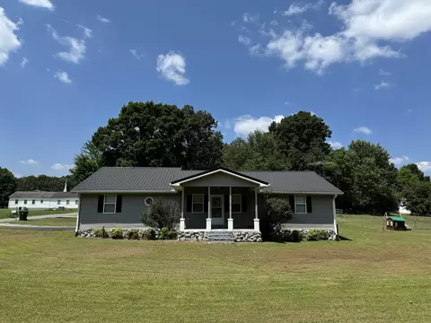 415 Main St, Mcewen, TN 37101