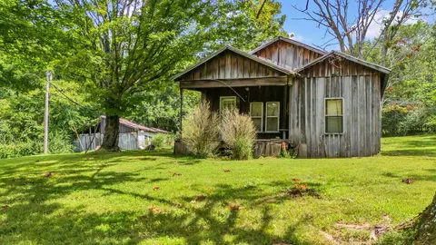 372 Mount Vernon Rd, Bethpage, TN 37022