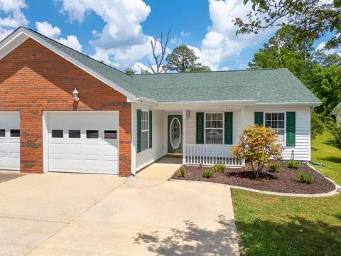 585 Flagstone Dr, Rossville, GA 30741