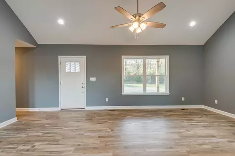 Living - 334 Kaiser Rd, Dickson, TN 37055 photo 1 of 6