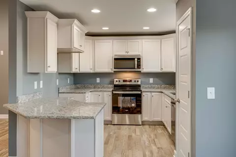 Kitchen - 334 Kaiser Rd, Dickson, TN 37055 photo 2 of 5
