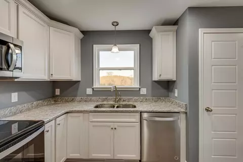 Kitchen - 334 Kaiser Rd, Dickson, TN 37055 photo 5 of 5
