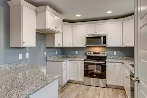 Kitchen - 334 Kaiser Rd, Dickson, TN 37055 photo 4 of 5