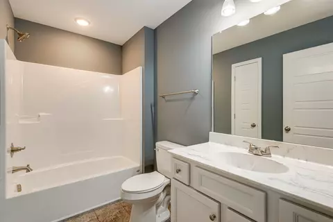 Bath - 334 Kaiser Rd, Dickson, TN 37055 photo 3 of 4