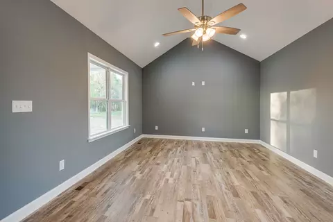 Living - 334 Kaiser Rd, Dickson, TN 37055 photo 3 of 6