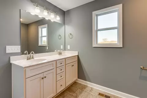 Bath - 334 Kaiser Rd, Dickson, TN 37055 photo 1 of 4