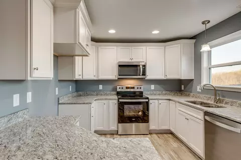 Kitchen - 334 Kaiser Rd, Dickson, TN 37055 photo 3 of 5