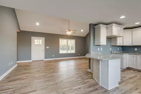 Living - 334 Kaiser Rd, Dickson, TN 37055 photo 6 of 6