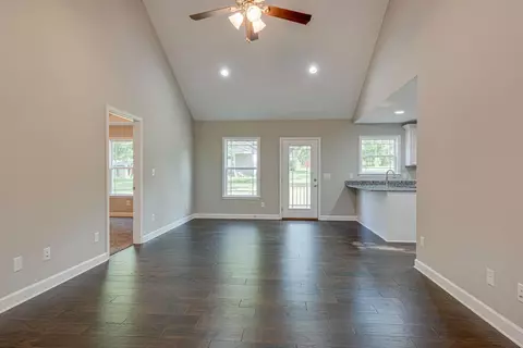 Living - 400 Kaiser Rd, Dickson, TN 37055 photo 1 of 2