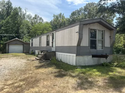 1441 Natchez Trace Rd, Camden, TN 38320