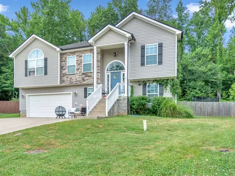 1673 Putnum Dr, Clarksville, TN 37042