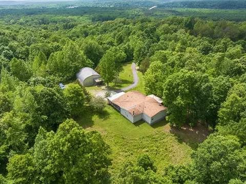 77 Beasley Loop, Linden, TN 37096