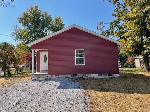 217 Sycamore St N, Cowan, TN 37318
