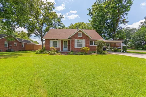627 Neely St, Bolivar, TN 38008
