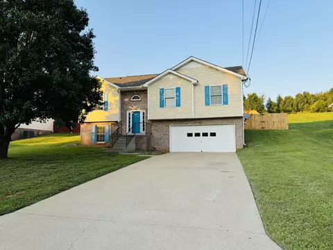 1025 Persimmon Ct, Clarksville, TN 37040