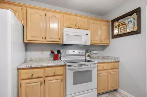 Kitchen - 6175 Highway 49 E, Springfield, TN 37172 photo 3 of 3