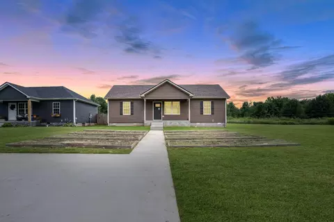 276 Meadow Ln, Oak Grove, KY 42262