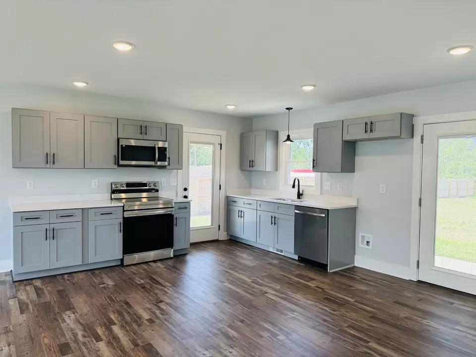 Kitchen - 209 Peggy Dr, Clarksville, TN 37042 photo 1 of 2