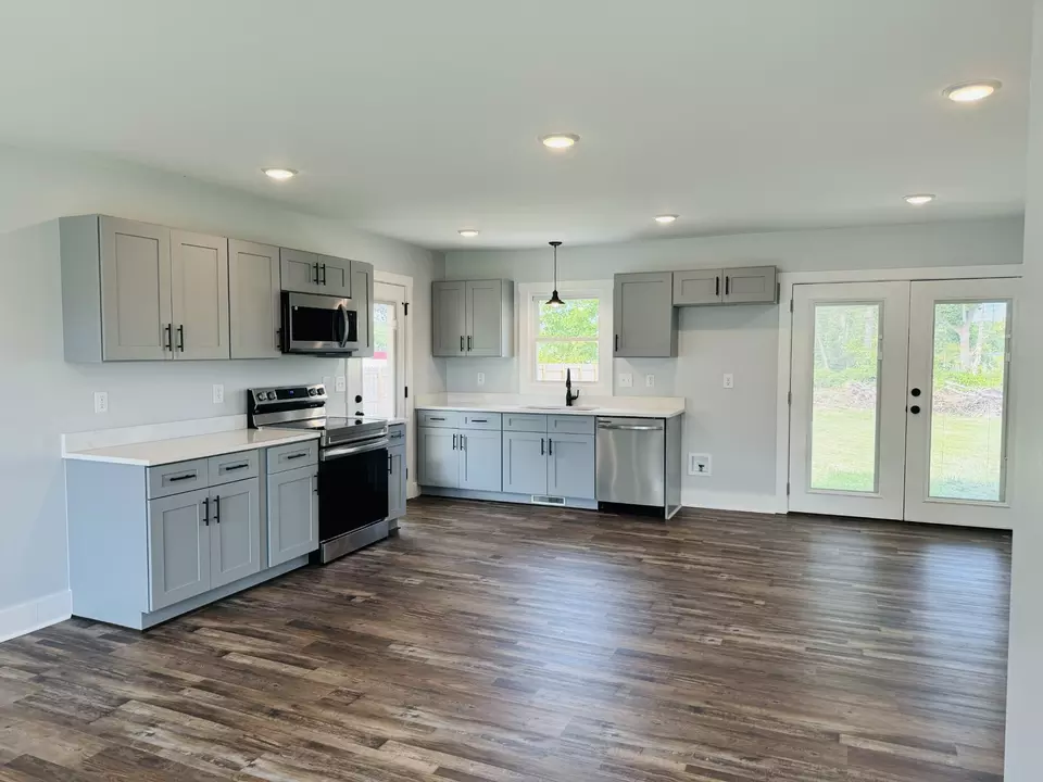 Kitchen - 209 Peggy Dr, Clarksville, TN 37042 photo 2 of 2