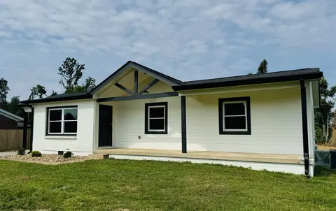 Exterior - 209 Peggy Dr, Clarksville, TN 37042 photo 1 of 2