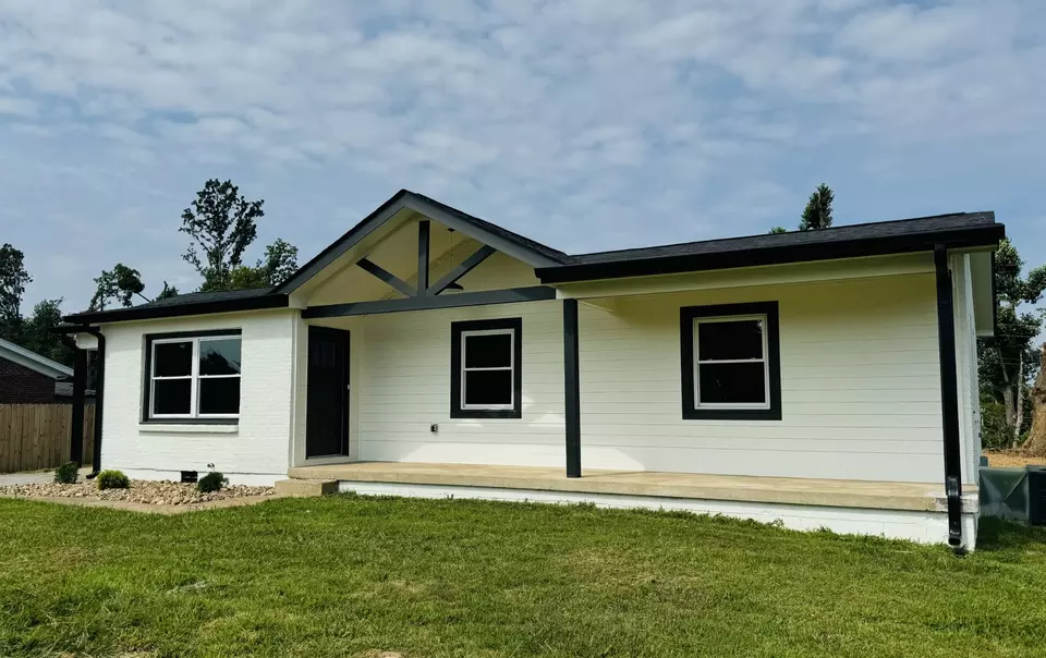 Exterior - 209 Peggy Dr, Clarksville, TN 37042 photo 1 of 2