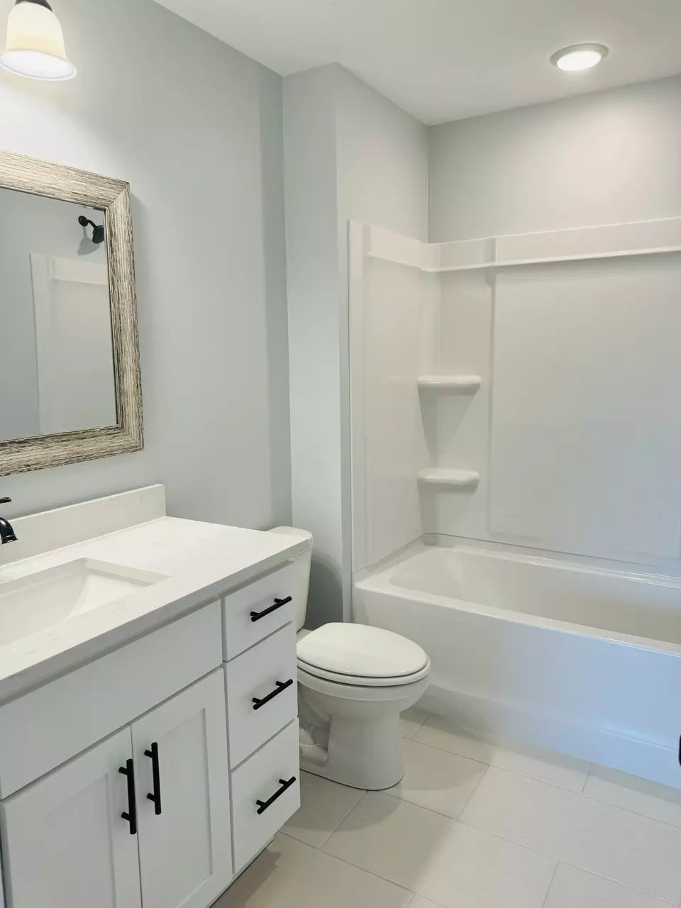 Bath - 209 Peggy Dr, Clarksville, TN 37042 photo 2 of 2
