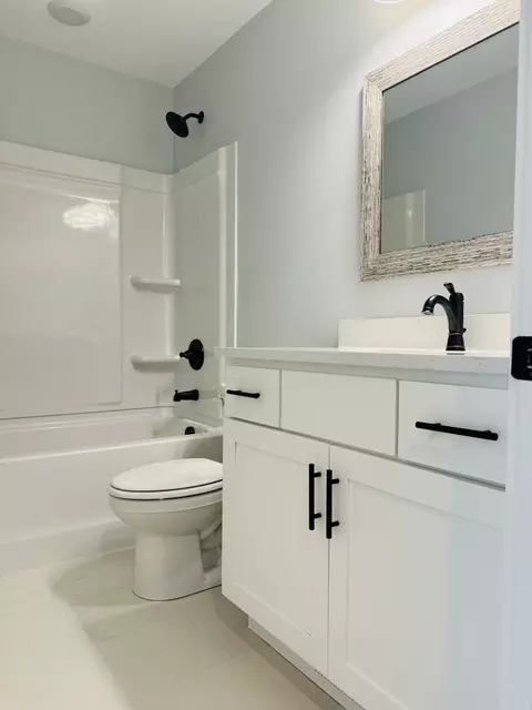 Bath - 209 Peggy Dr, Clarksville, TN 37042 photo 1 of 2