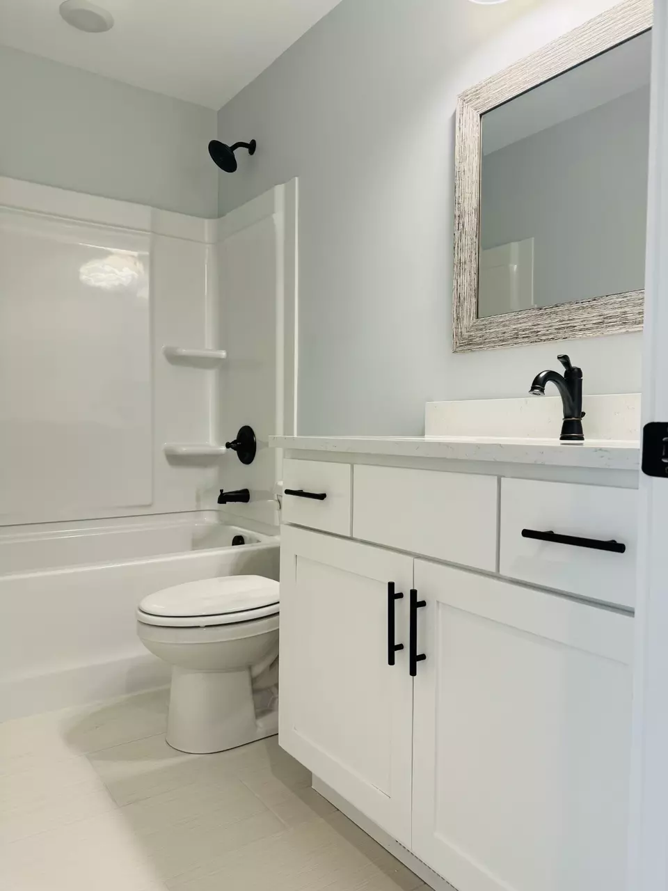 Bath - 209 Peggy Dr, Clarksville, TN 37042 photo 1 of 2