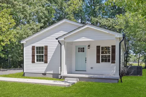107 Strawberry St, Portland, TN 37148