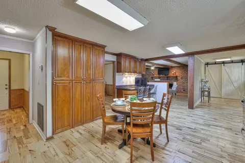 Dining - 1404 Ringwald Rd, Murfreesboro, TN 37130 photo 3 of 3