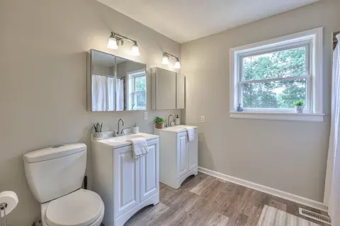 Bath - 1404 Ringwald Rd, Murfreesboro, TN 37130 photo 1 of 2