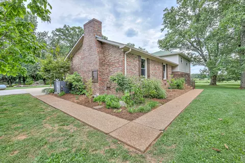 Exterior - 1404 Ringwald Rd, Murfreesboro, TN 37130 photo 2 of 10