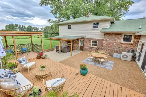 Exterior - 1404 Ringwald Rd, Murfreesboro, TN 37130 photo 5 of 10