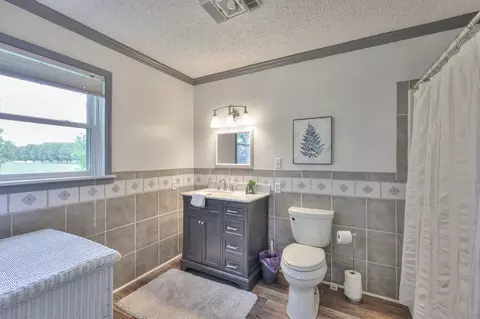 Bath - 1404 Ringwald Rd, Murfreesboro, TN 37130 photo 2 of 2