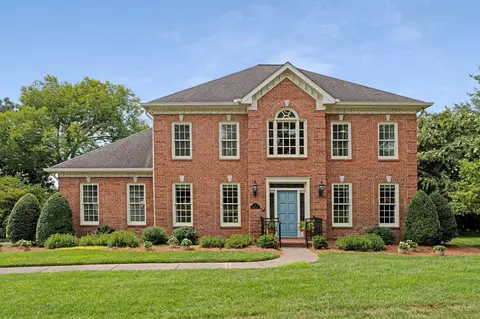 7 Warwick Ln, Nashville, TN 37205