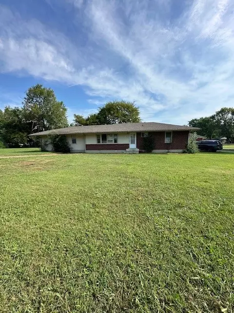 215 Park Ln, Clarksville, TN 37042