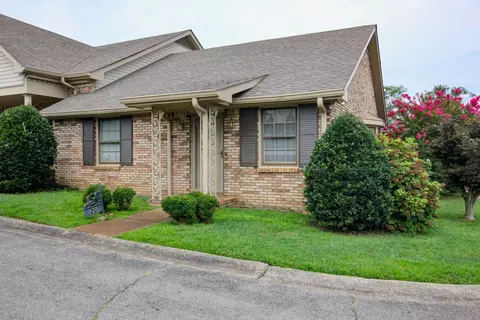 1818 Memorial Dr #D20, Clarksville, TN 37043