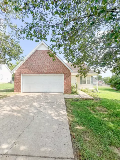 1023 Betty Lou Ln, La Vergne, TN 37086