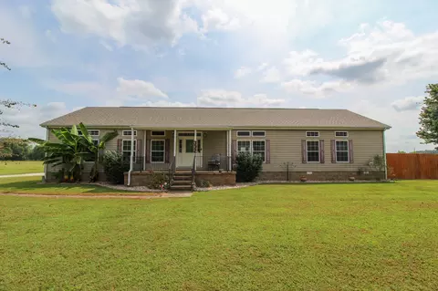 332 Jackson St, Puryear, TN 38251
