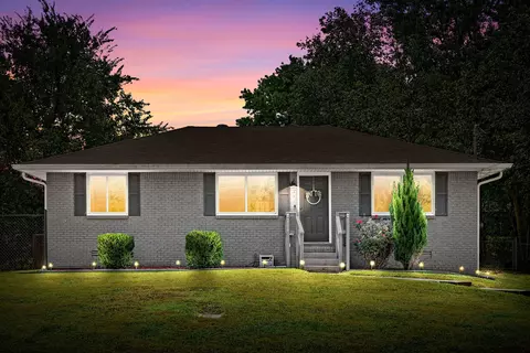 216 Al Oerter Dr, Clarksville, TN 37042