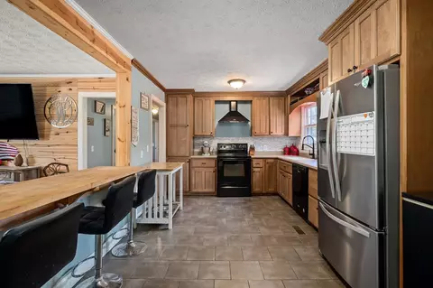 Kitchen - 13705 Old Kentucky Rd, Walling, TN 38587 photo 2 of 4