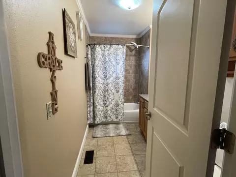 Bath - 13705 Old Kentucky Rd, Walling, TN 38587 photo 3 of 3